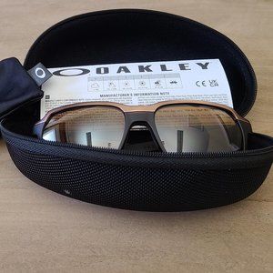 Oakley Matte Rootbeer Parlay Sunglasses.